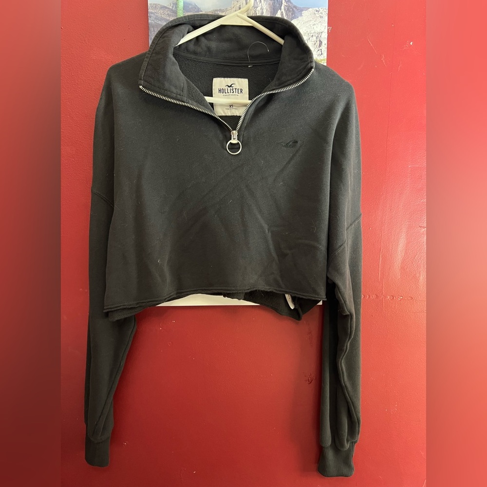 Hollister Women's Black Cropped Hoodie